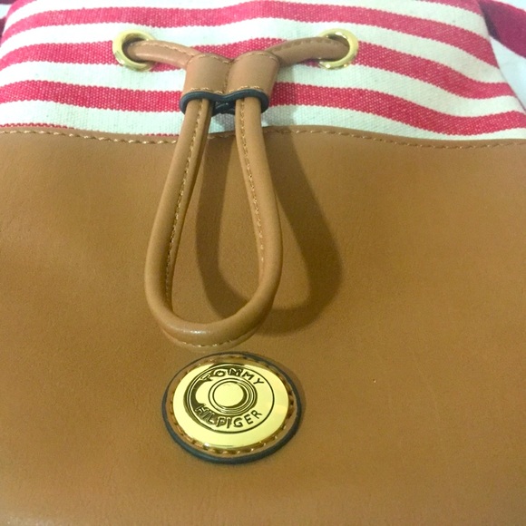 Tommy Hilfiger mini bucket bag - Picture 2 of 6